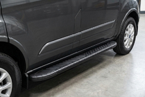 Ford Custom 2013–2022 Sidosteg Bosphorus Black (2 st, aluminium) Lång hjulbas foto 1