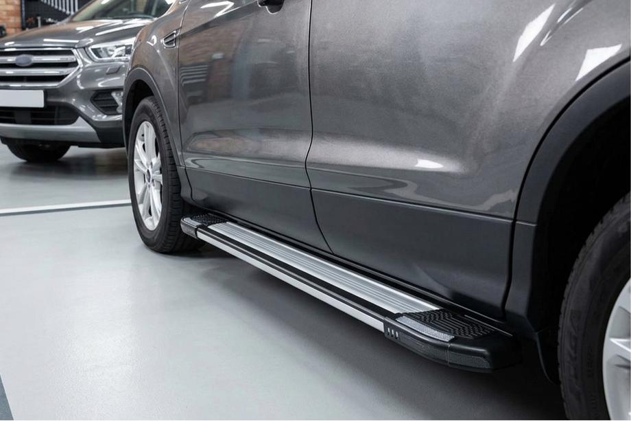 Ford Kuga/Escape 2013–2019 Sidosteg Rainbow (2 st, aluminium) Image