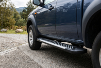 Ford Ranger 2007–2011 Sidosteg Line (2 st, aluminium) foto 1