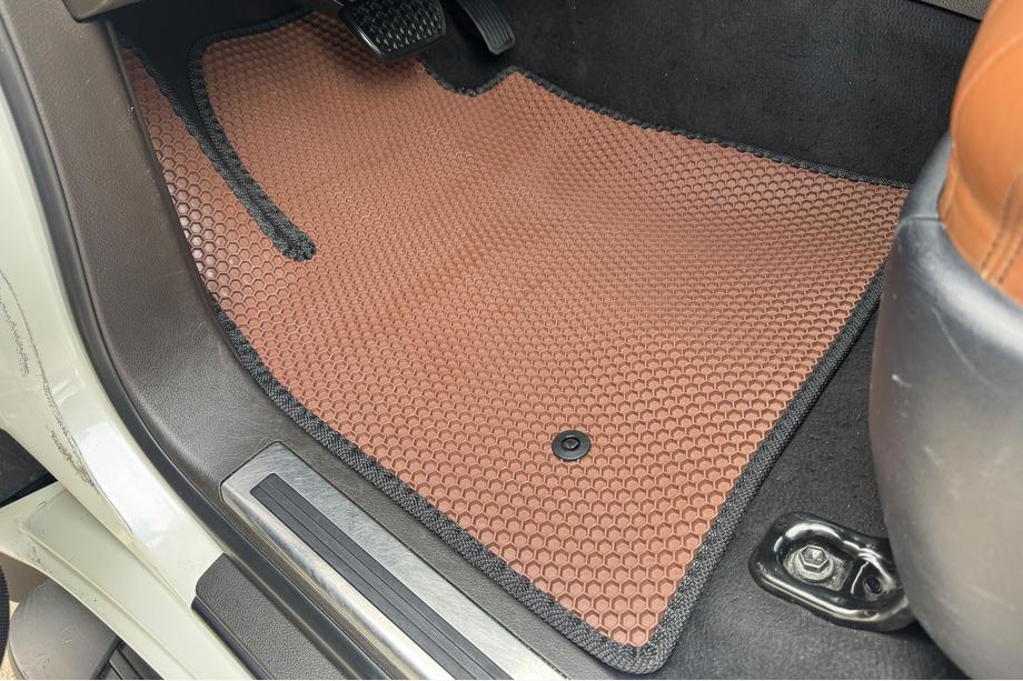 Toyota Land Cruiser 200 2007–2021 Gummimattor Carsuit (2007-2012, brun) Image