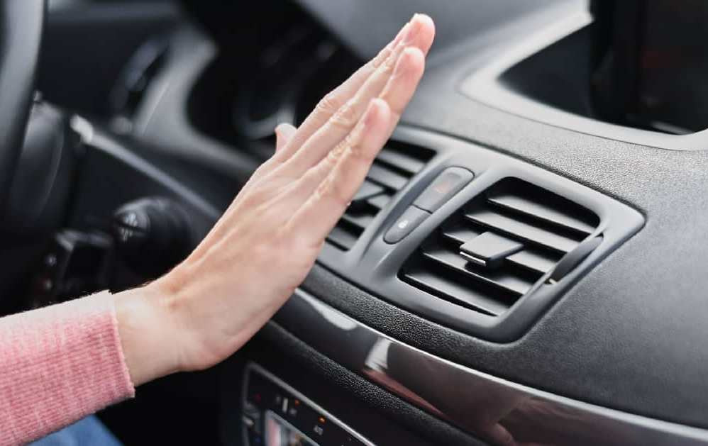 Varför bilens AC blåser dåligt: möjliga orsaker