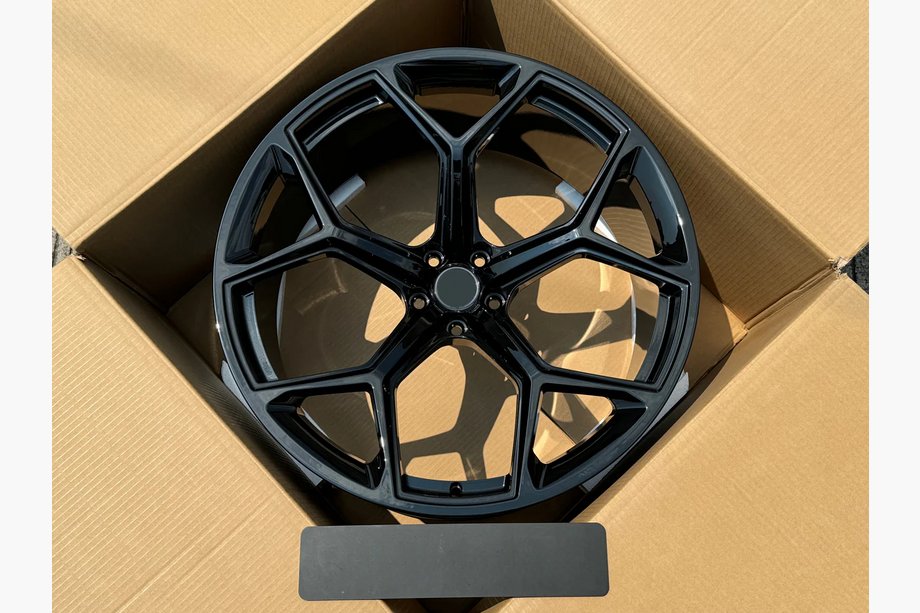 Audi Q8 2018– Smidda OEM fälgar R23 (4 st) Image