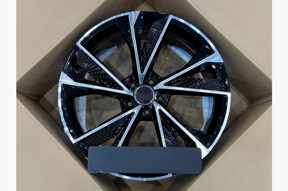 Audi A7 2018– Smidda OEM fälgar R20 (4 st) Image