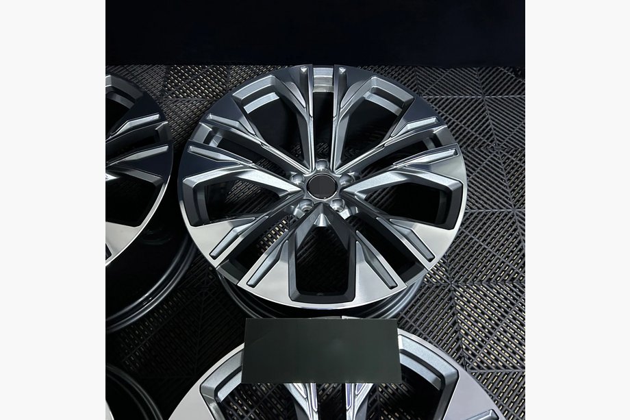 Audi Q8 2018– Smidda fälgar OEM R21 V2 (4 st) Image