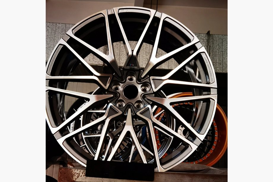 BMW X5 G05 2019–2026 Smidda fälgar OEM R22 V2 (set om 4) Image