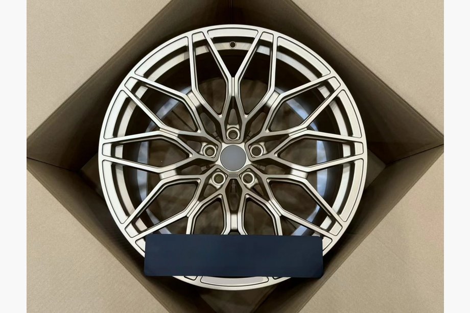 BMW 2-serie G42 2021– OEM smidda fälgar R19 R20 V3 (4 st) Foto 2