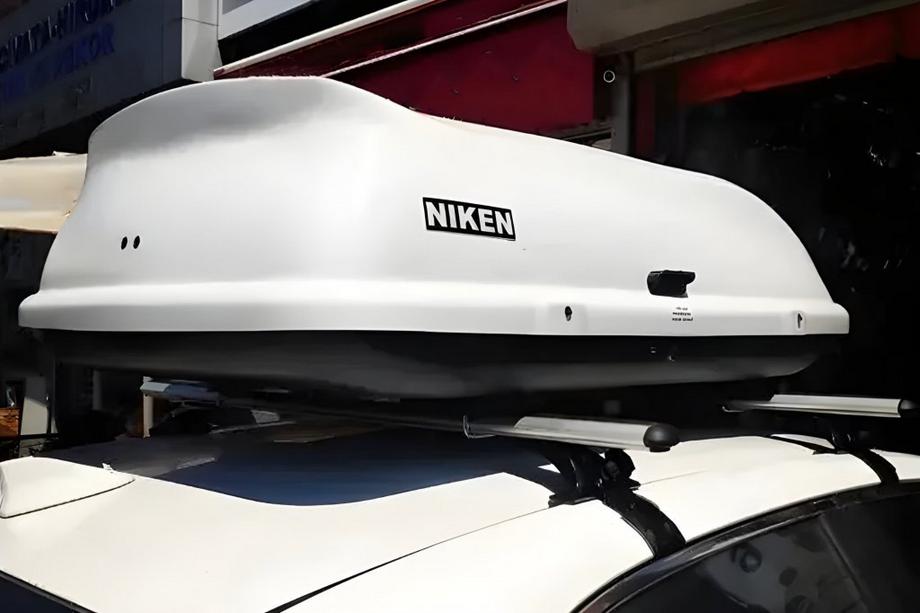 Nedsatt! Takräcke för slätt tak Oluksuz V4 (krom, par) Image