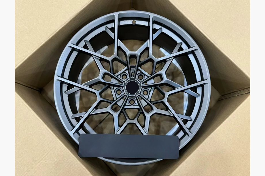 BMW 7-serie G70/G71 2022– Smidda OEM-fälgar R22 V6 (4 st) Image