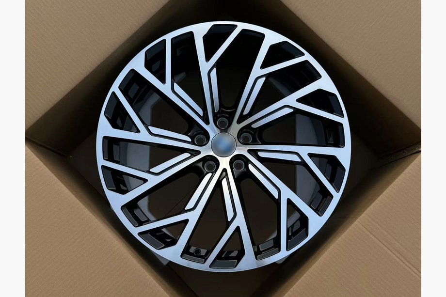 BMW 4-serien G22/23/26 2020– Smidda fälgar OEM R20 V4 (4 st.) Image
