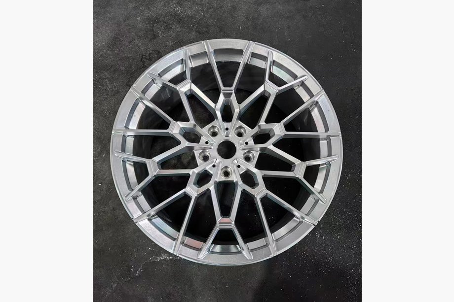 BMW 5/i5-serie G60/G60E/G61 2023– Smidda fälgar OEM R22 V2 (set om 4) Image