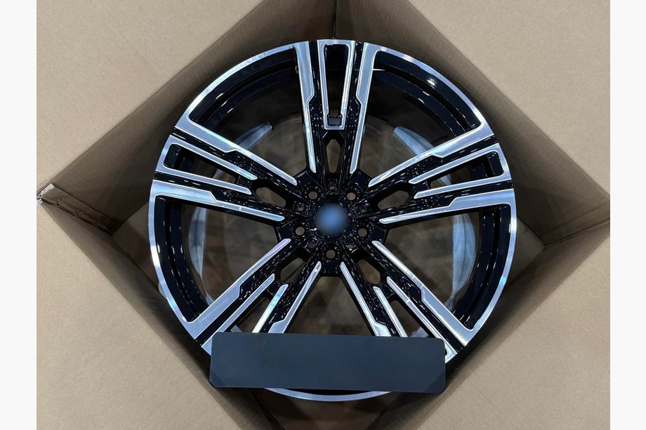 BMW 7-serie G70/G71 2022– OEM smidda fälgar R21 (4 st) Image