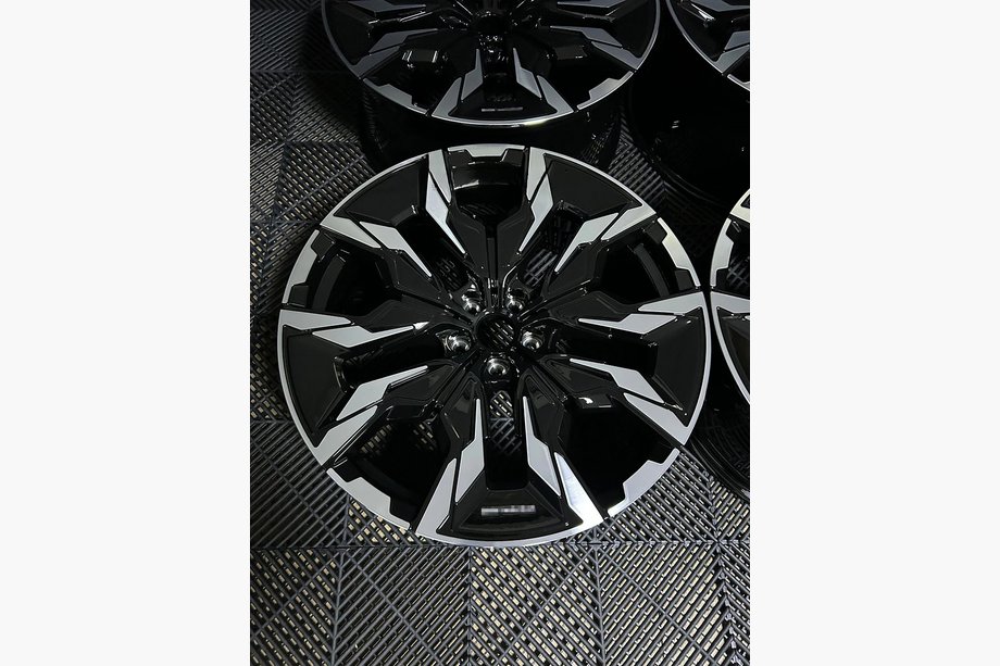 BMW 5/i5-serie G60/G60E/G61 2023– Smidda fälgar OEM R21 V3 (4 st) Image