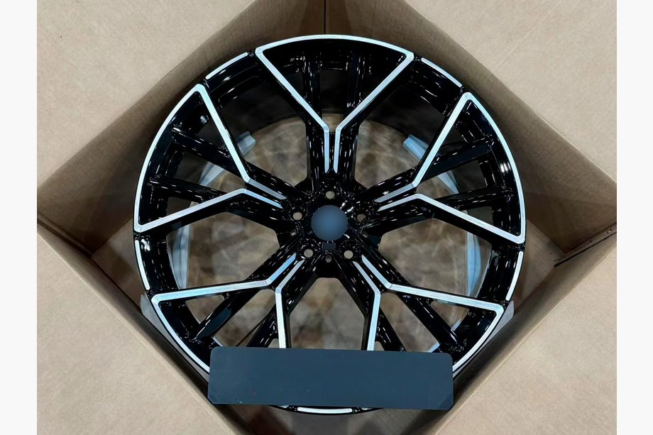 BMW X7 G07 2019– Smidda OEM-fälgar R22 V6 (4 st) Image