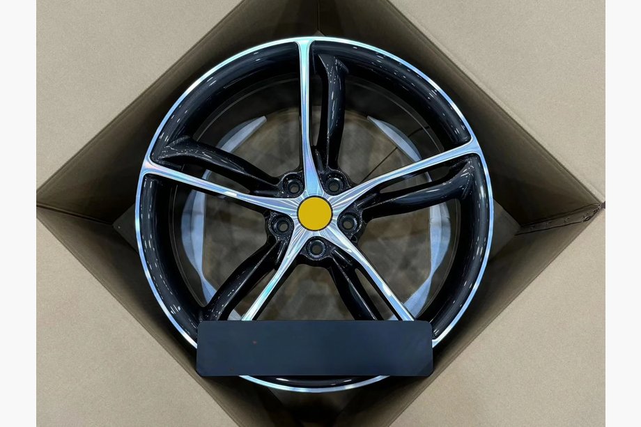 Ferrari 488 GTB 2015–2019 Smidda OEM-fälgar R20 V3 (4 st) Image