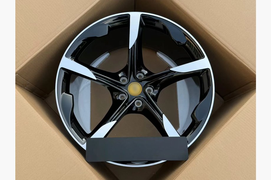 Ferrari 488 GTB 2015–2019 OEM smidda fälgar R21 (4 st) Image