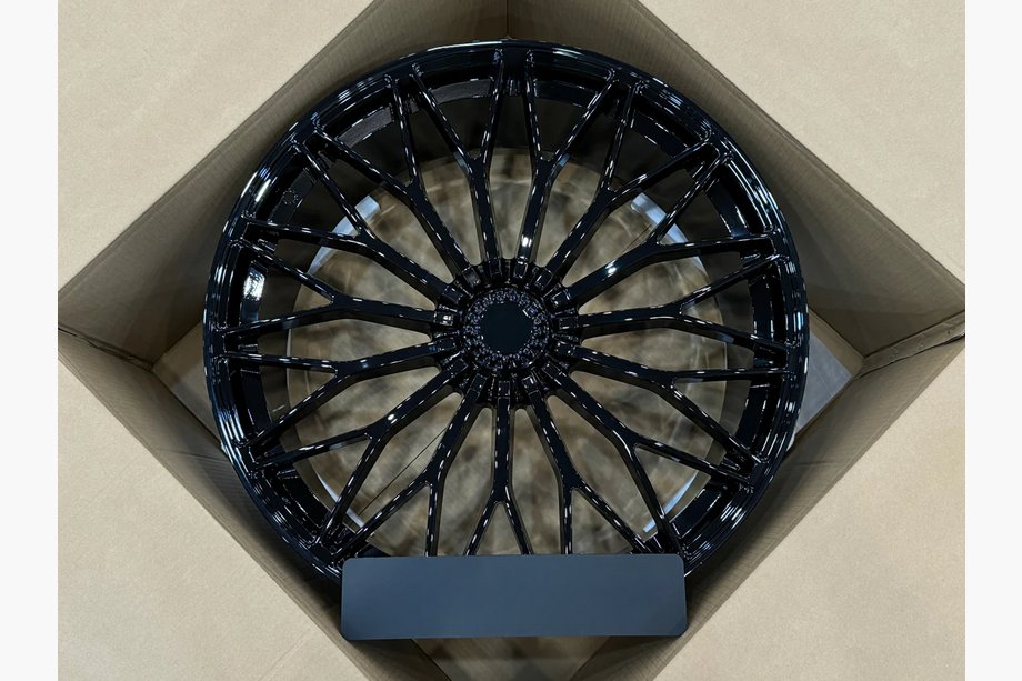 Lamborghini Urus 2018– Smidda fälgar OEM R23 V6 (4 st) Image