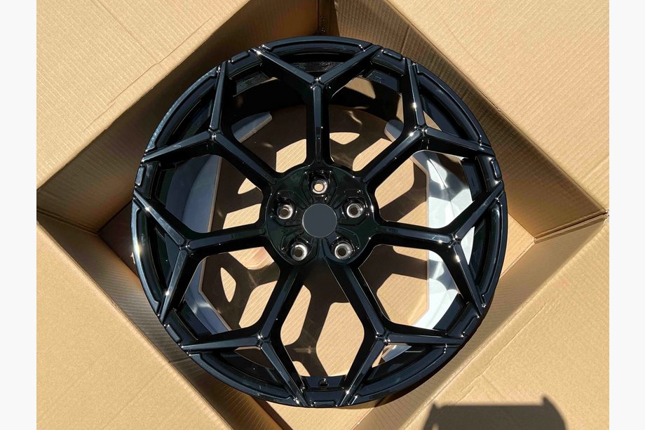 Lamborghini Urus 2018– Smidda OEM R23 V8 fälgar (4 st.) Image