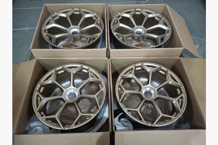 Lamborghini Aventador 2011–2022 Smidda OEM-fälgar R20/R21 V8 (4 st) Foto 6