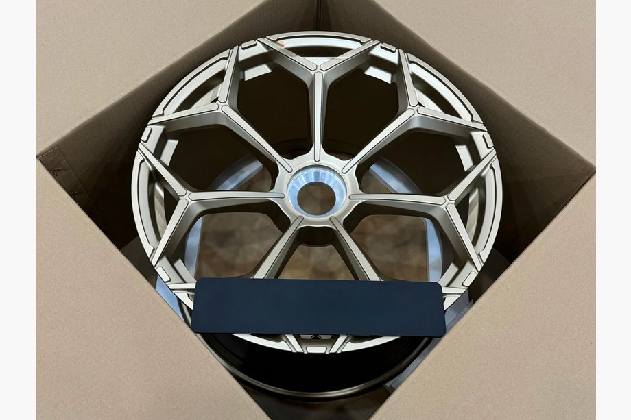 Lamborghini Aventador 2011–2022 Smidda OEM-fälgar R20/R21 V8 (4 st) Foto 3