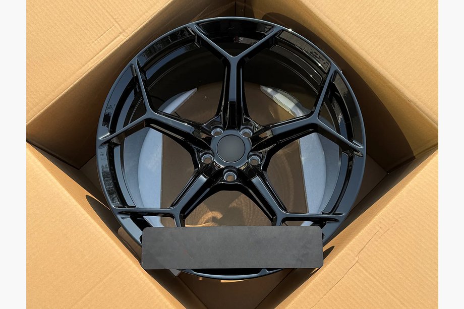 Lamborghini Huracan 2014– Smidda OEM-fälgar R20 V3 (4 st) Image