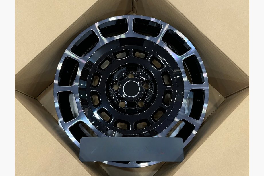 Land Rover Defender 2019– Smidda OEM fälgar R20 V5 (4 st) Image