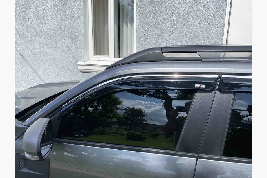 Dacia Duster 2024– Vindavvisare med kromlist Niken Luxury (4 st) Foto 3