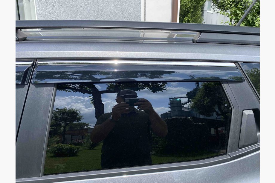 Dacia Duster 2024– Vindavvisare med kromlist Niken Luxury (4 st) Foto 4