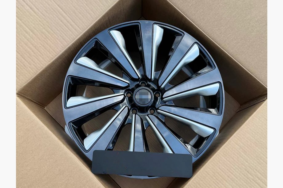 Range Rover V L460 2021– Smidda OEM-fälgar R22 (4 st) Image