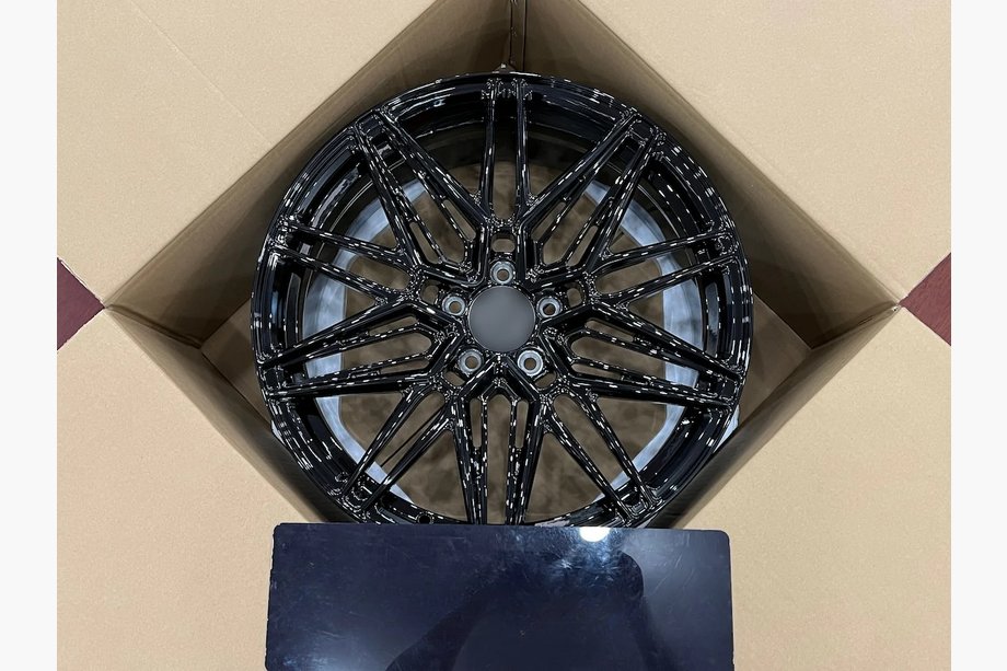 Mercedes C-klass W204 2007–2015 Smidda OEM-fälgar R19 (4 st) Image