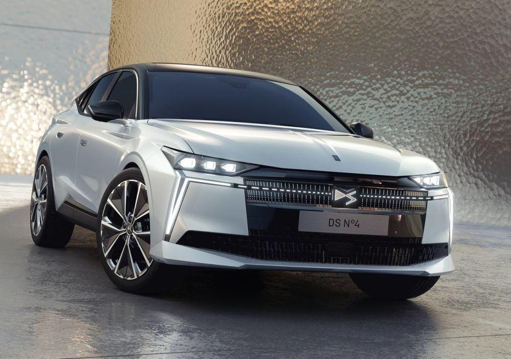 Test av DS N°4 2025: hybridversioner för ett grönare premium
