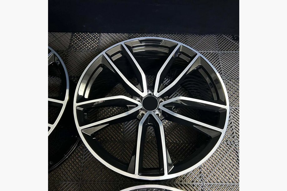 Mercedes GLS X167 2019– Smidda fälgar OEM R23 V5 (4 st) Image