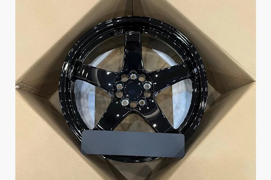 Nissan Skyline 1998–2002 Smidda OEM-fälgar R19 (4 st) Image