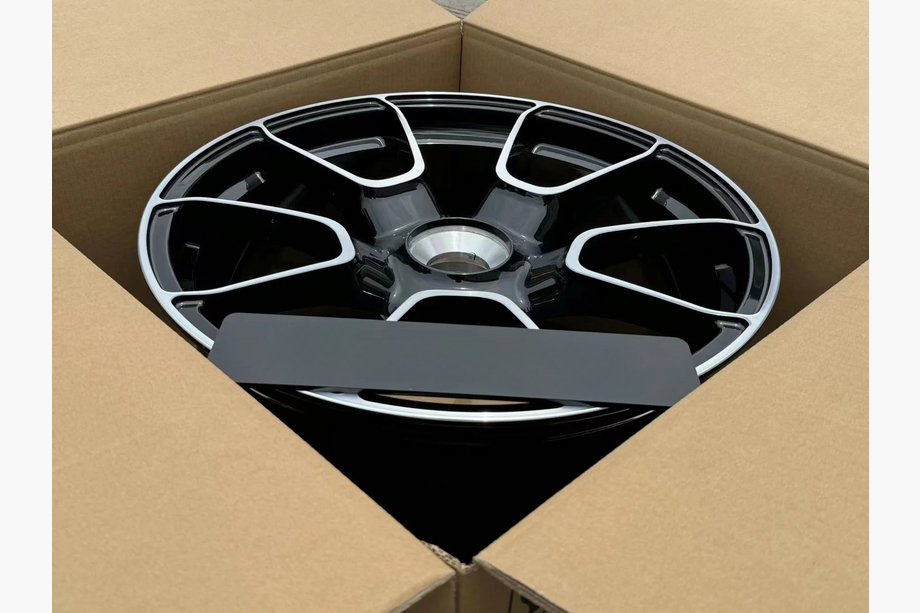 Porsche 911 (992) 2018– Smidda OEM-fälgar R20 R21 V18 (4 st) Foto 5