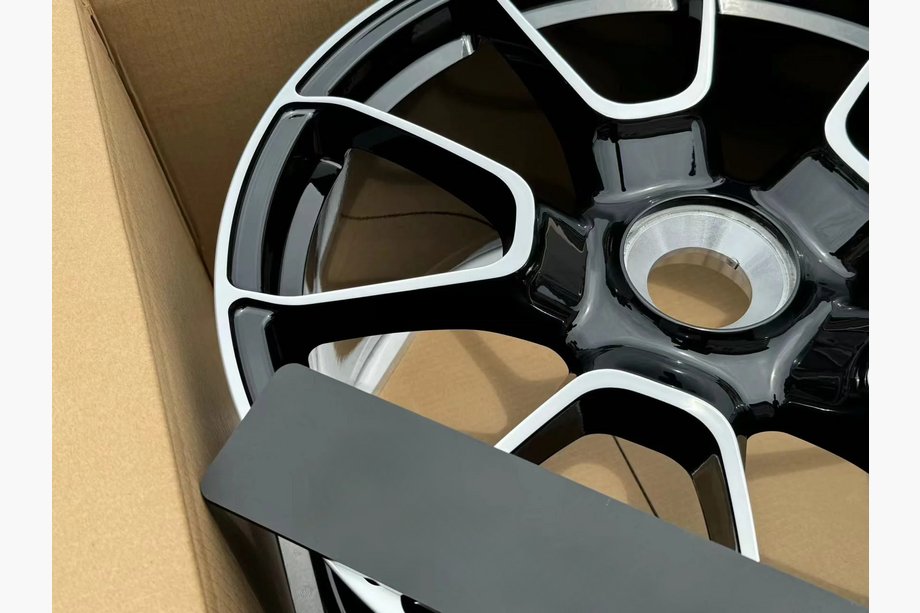 Porsche 911 (992) 2018– Smidda OEM-fälgar R20 R21 V18 (4 st) Foto 8