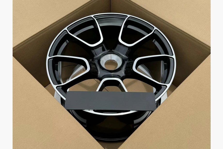 Porsche 911 (992) 2018– Smidda OEM-fälgar R20 R21 V18 (4 st) Foto 3