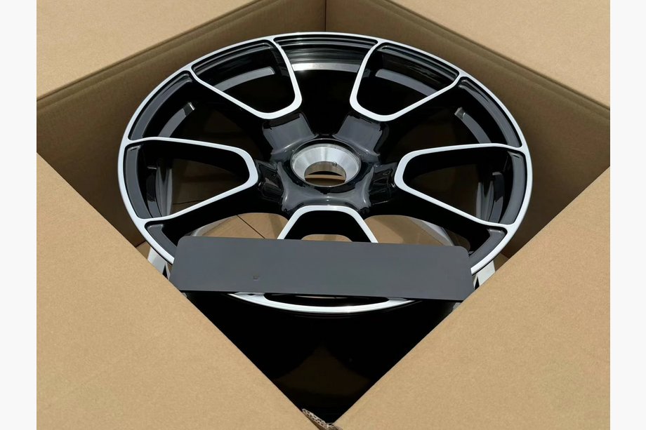 Porsche 911 (992) 2018– Smidda OEM-fälgar R20 R21 V18 (4 st) Foto 4