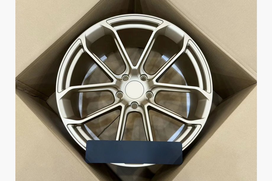 Porsche Cayenne 2018– Smidda fälgar OEM R22 V4 (4 st) Image