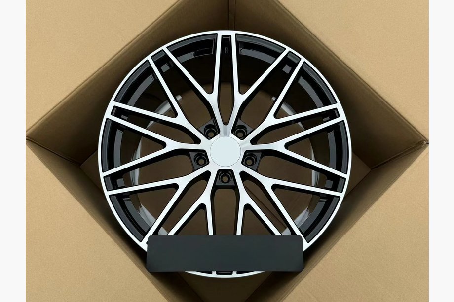 Porsche Cayenne 2018– Smidda OEM-fälgar R22 V5 (4 st) Image