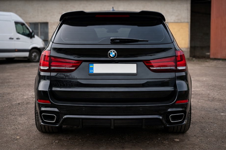BMW X5 F15 2013–2018 Bakre stötfångardiffusor Black Warrior (för M-Sport) Image