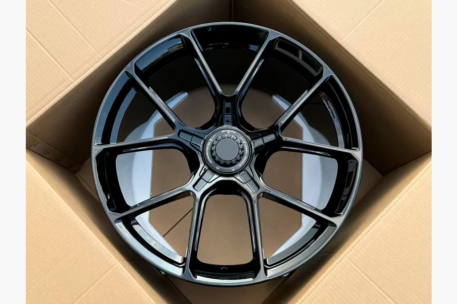 Porsche 911 (992) 2018– Smidda OEM fälgar R20 R21 V30 (4 st) Image