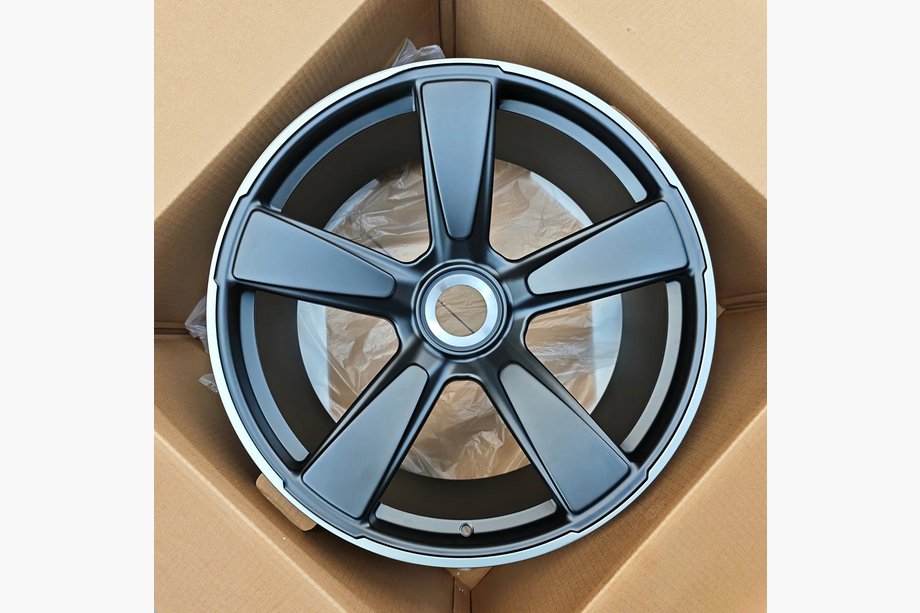 Porsche 911 (992) 2018– OEM smidda fälgar R20 R21 V37 (4 st) Image