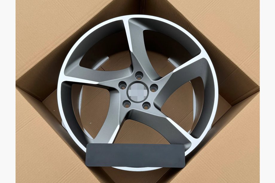 Porsche Taycan 2019– Smidda OEM-fälgar R21 V4 (4 st) Image