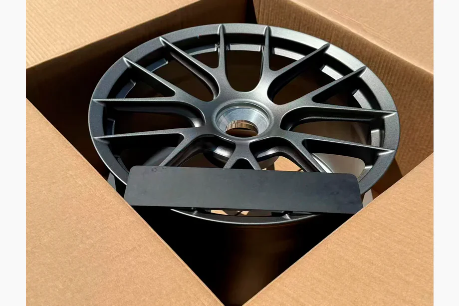 Porsche Boxster/Cayman 982 (718) 2016– Smidda OEM fälgar R20 V10 (4 st) Foto 4