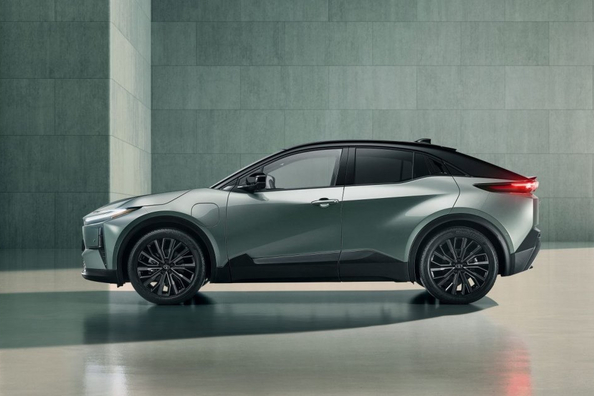 Toyota C-HR+ 2026: Recension – tekniska specifikationer, utrustningsnivåer, bilder Foto 3
