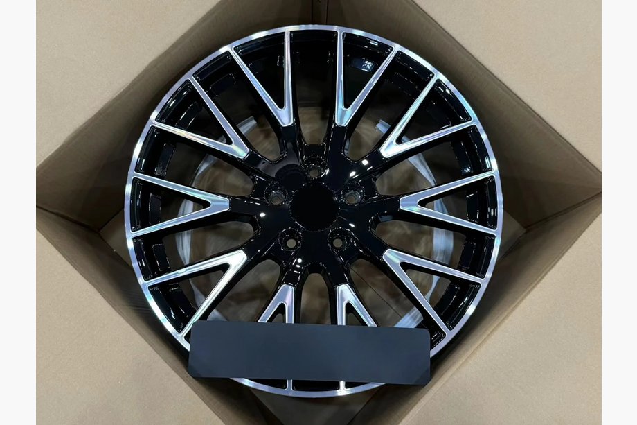 Porsche Panamera 2023– Smidda OEM-fälgar R21 V4 (4 st) Image