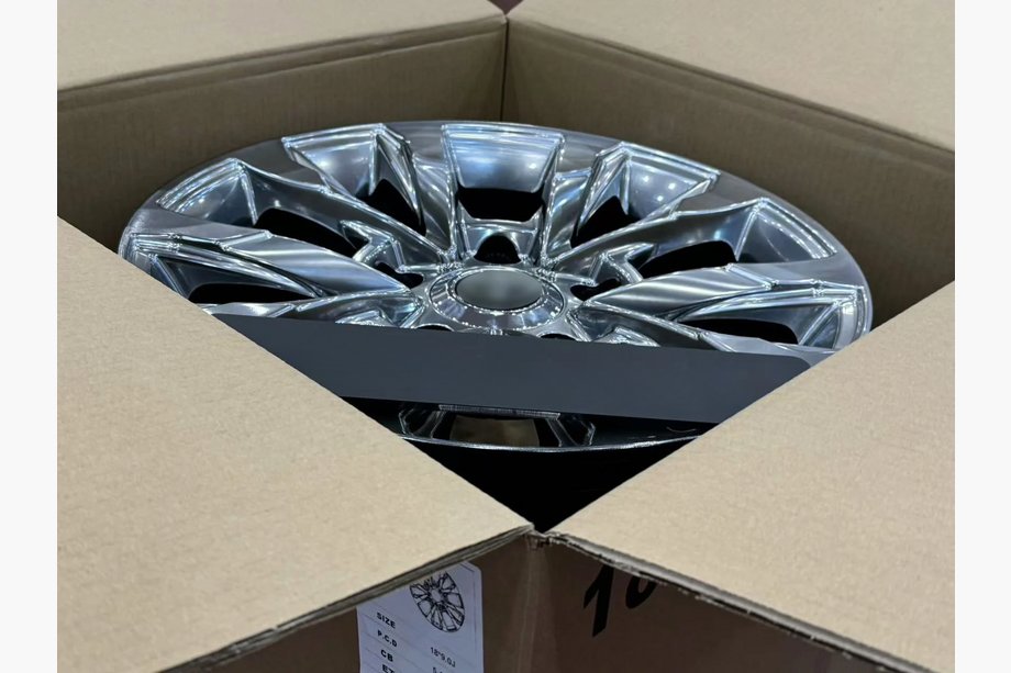 Toyota Land Cruiser 200 2007–2021 OEM smidda fälgar R18 (4 st) Foto 5