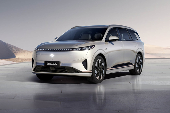 Test av DongFeng eπ 008: rymlig SUV för den stora familjen