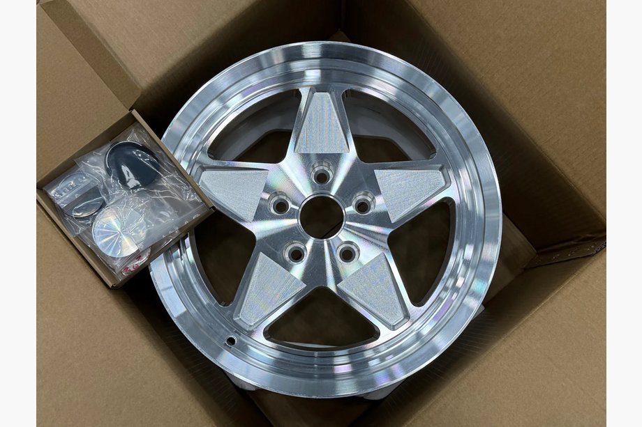 Chevrolet Corvette C4 1983–1996 Smidda fälgar OEM R17 (4 st) Image