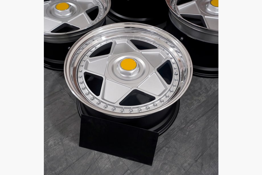 Ferrari F8 Smidda OEM-fälgar R18/R19 (4 st) Image