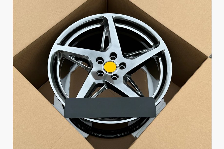 Ferrari 348 Smidda OEM-fälgar R19 (4 st) Foto 3